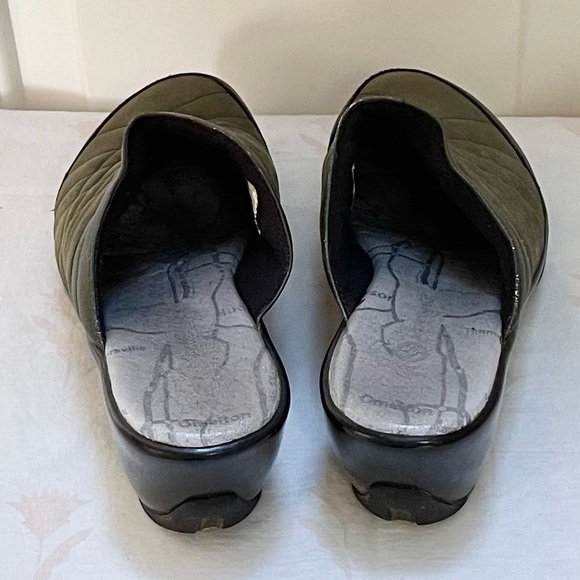 J41 Adventure On slip on clogs - Picture 5 of 11